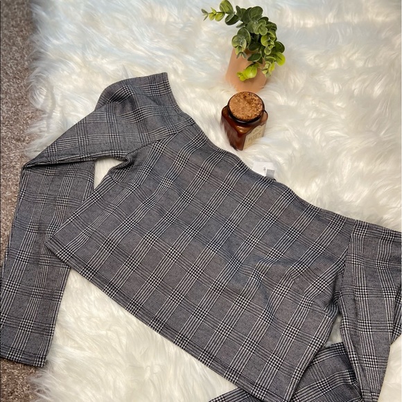 Charlotte Russe Crop Top - Picture 5 of 9